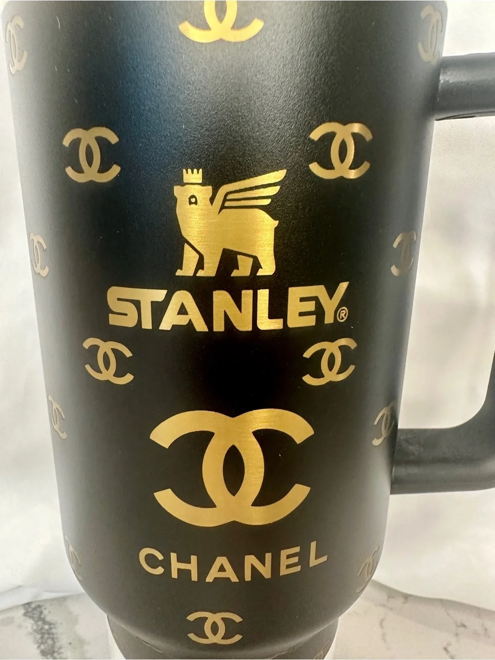 Black Chanel Stanley 40oz Gold Trim NIB With Straw - Picture 3 of 8